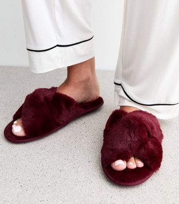 Burgundy Faux Fur Twist Strap Slippers New Look