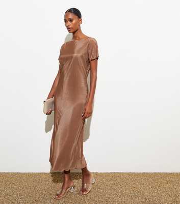 Brown Plissé Short-Sleeved Midi Dress