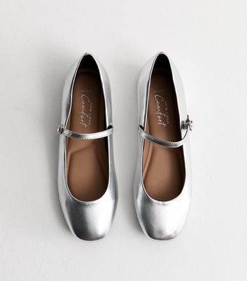 Silver ballerina pumps fashion