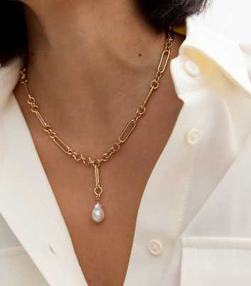 Gold Tone Pearl Pendant Link Chain Necklace 