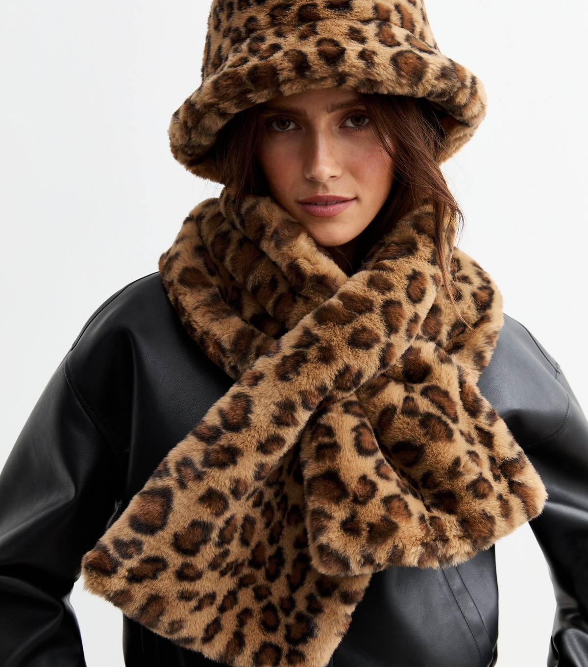 Brown Leopard Print Faux Fur Scarf New Look