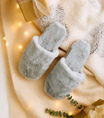 Aroma Grey Microwavable Faux Fur Slippers