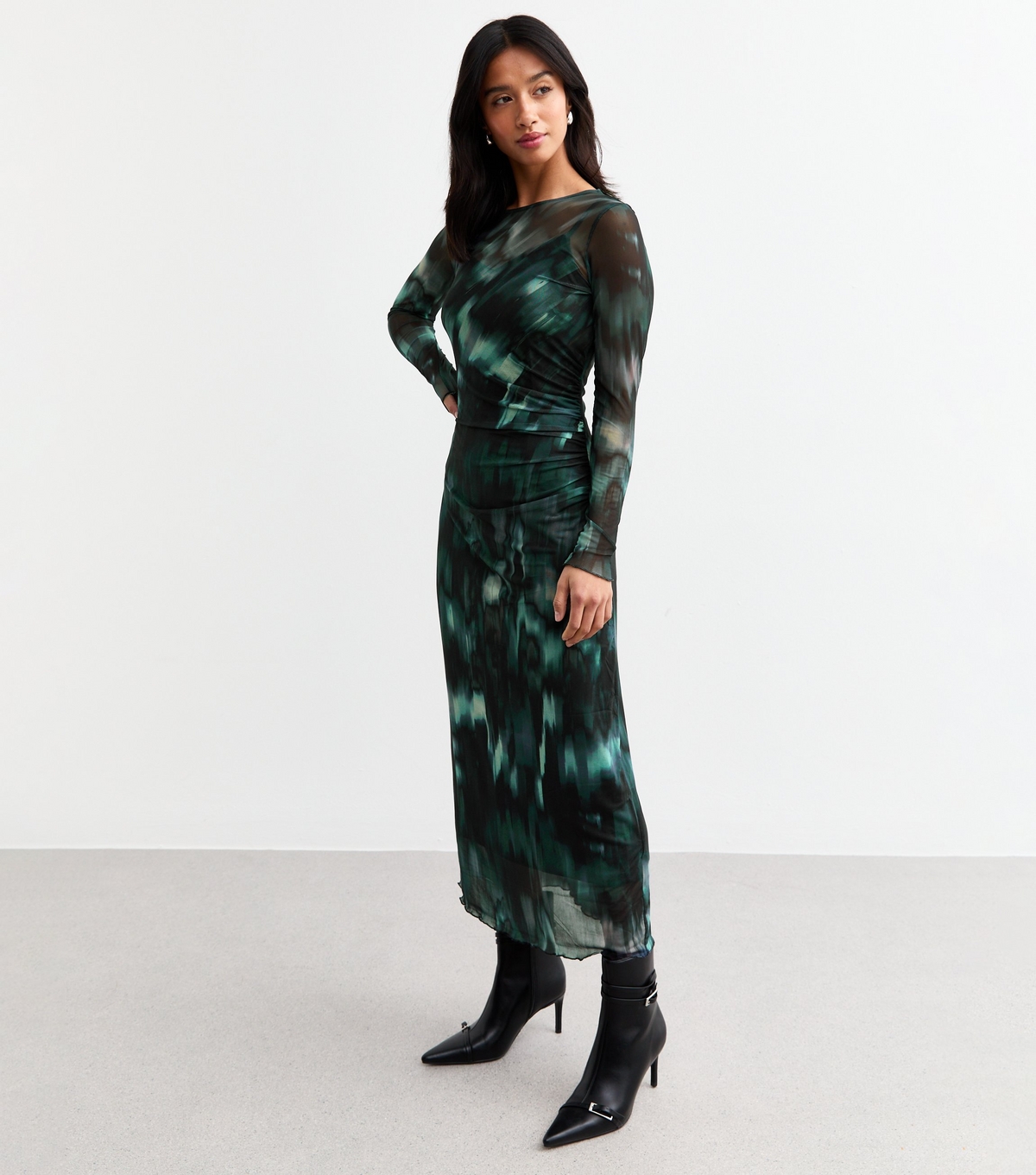 Women's Petite Green Printed Ruched Mesh Midi Dress New Look