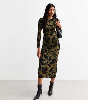 Green Leaf Print Crinkled Ruched Midi Dress