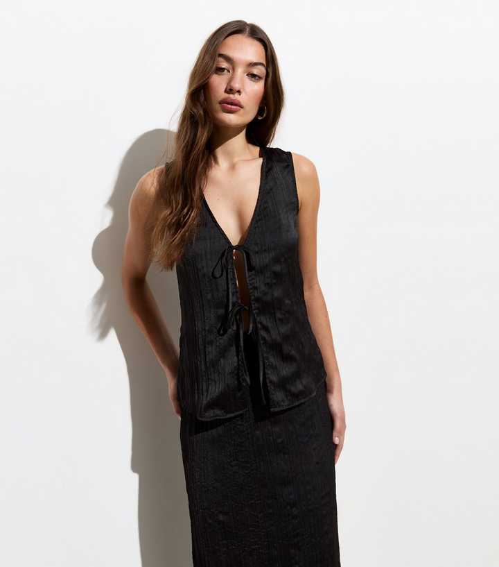 Black Crinkle Tie Front Top