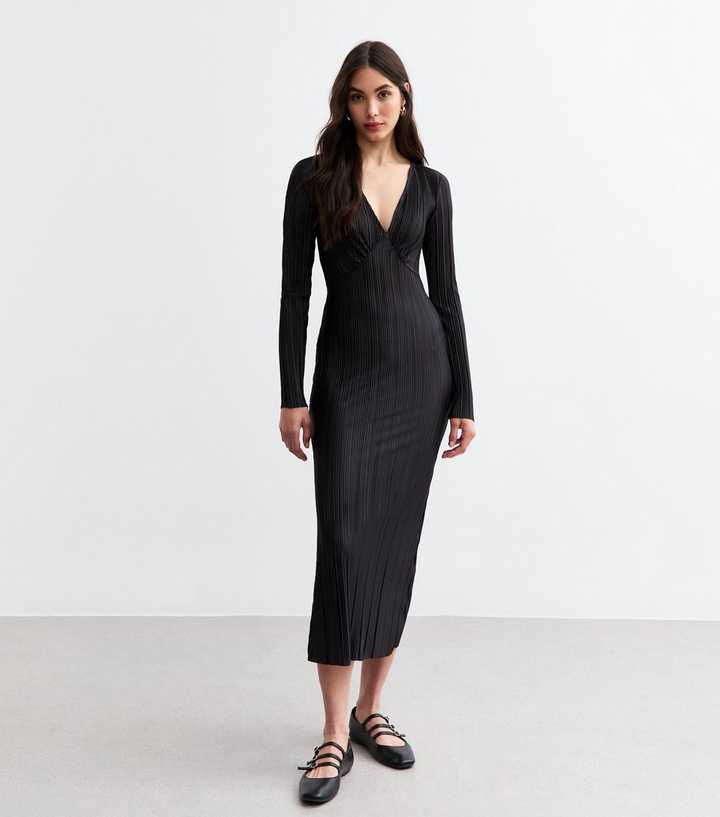 Black Plissé V-Neck Long Sleeve Midi Dress