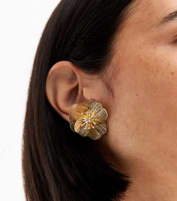 Gold Tone Textured Flower Stud Earrings