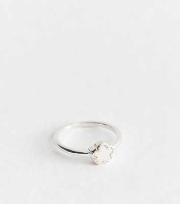 White Silver Tone Flower Ring 