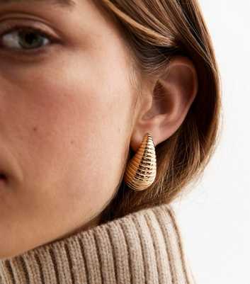 Gold Tone Ridged Earrings