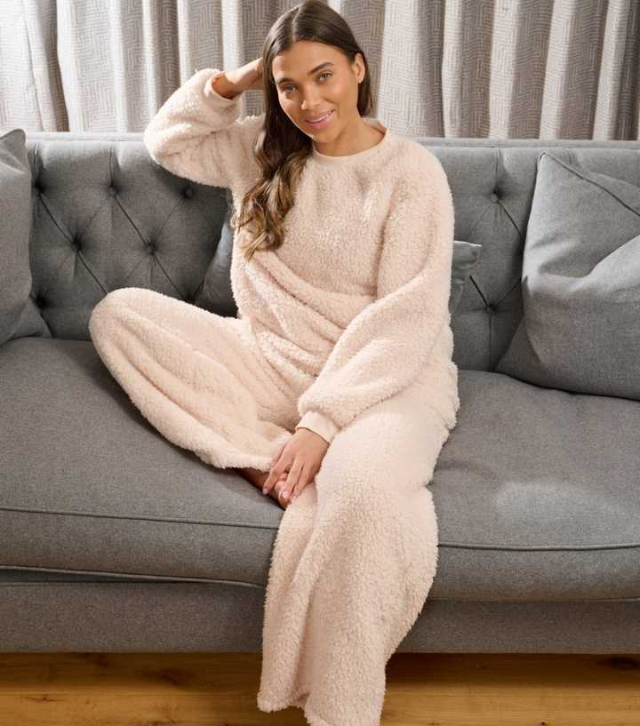 Loungeable Cream Borg Lounge Set