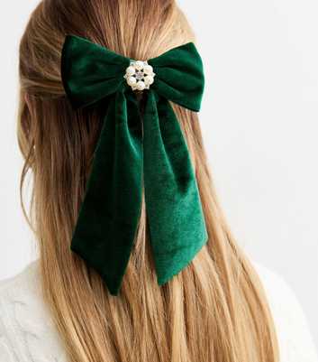 Green Velvet Faux Pearl Embellished Hair Slide