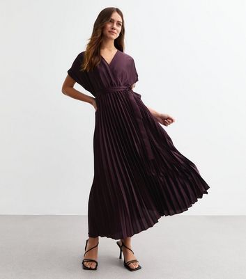 Petite Burgundy Pleated Satin Midi Dress New Look