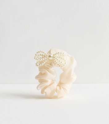 Cream Faux Pearl Bow Scrunchie 