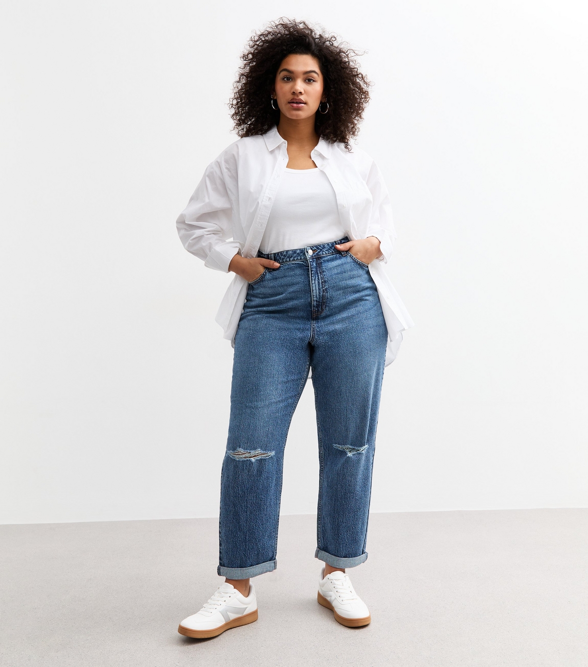 Women's Plus Size Blue Ripped Mom Jeans Curves New Look