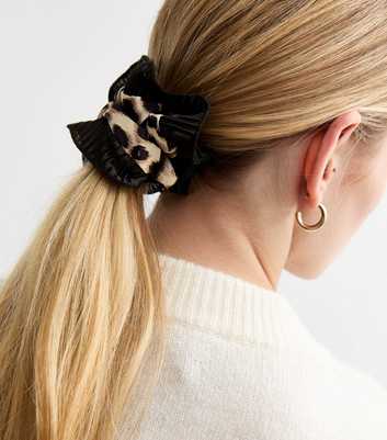 Brown Leopard Print Plissè Trim Scrunchie