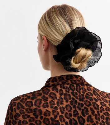 Black Plisse Ruffled Scrunchie