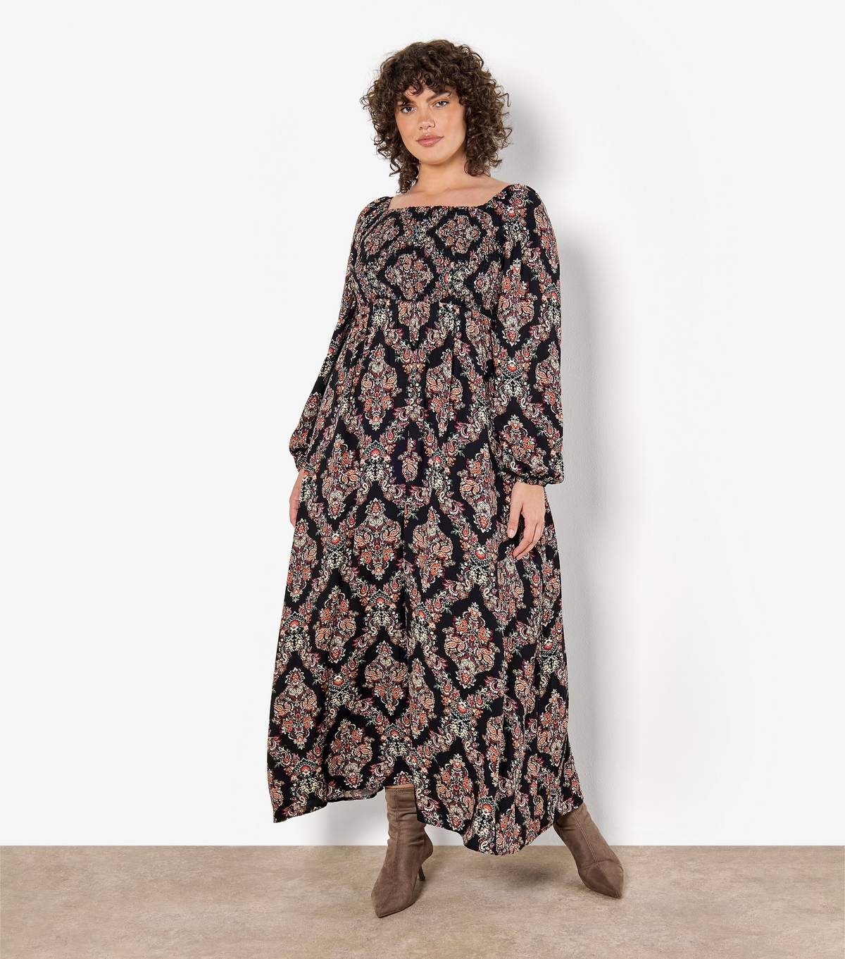 Women's Plus Size Black Diamond Paisley Print Dress Curves Apricot New Look