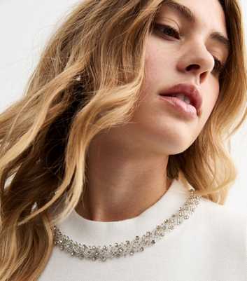 White Embellished Collar Knitted Vest