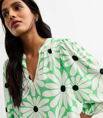 Green Daisy Print Three Quarter Length Sleeve Top