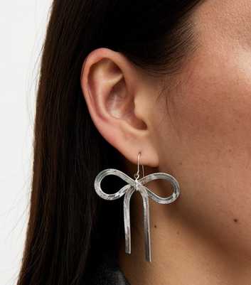 Silver Tone Snake Chain Bow Earrings