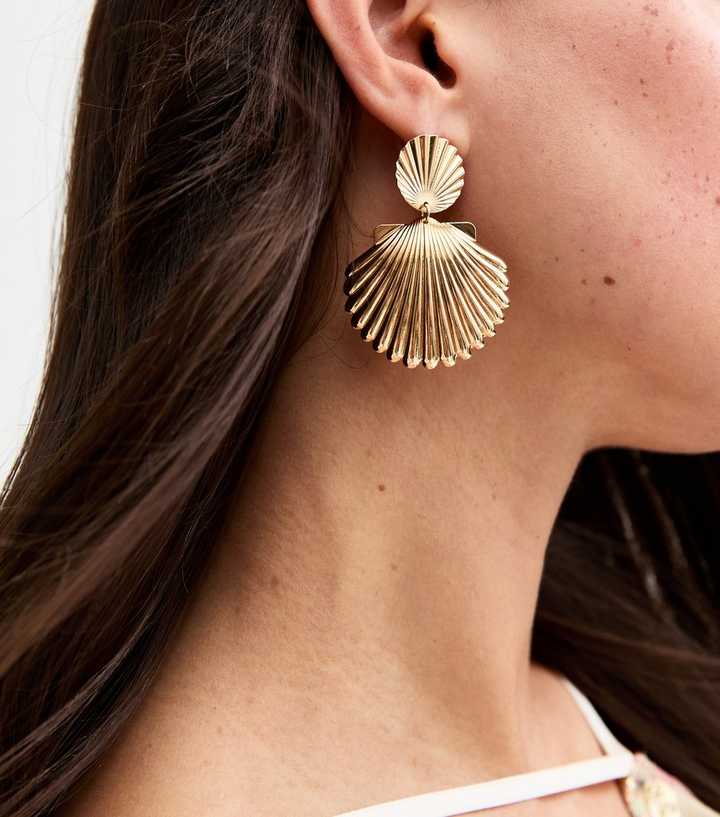 Gold Tone Scallop Shell Earrings