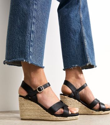 Can you stretch sandals for wide feet?
