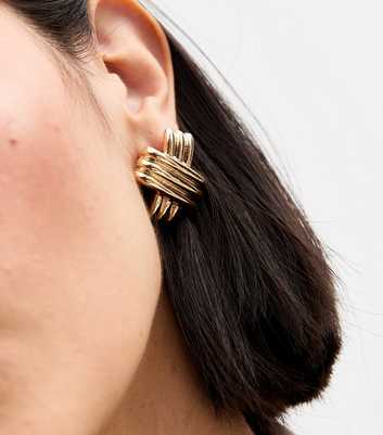 Gold Tone Ribbed Stud Earrings