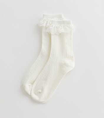 Cream Cable Knit Frilly Trim Socks