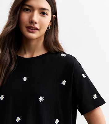 Black Daisy Embroidered Relaxed T-Shirt