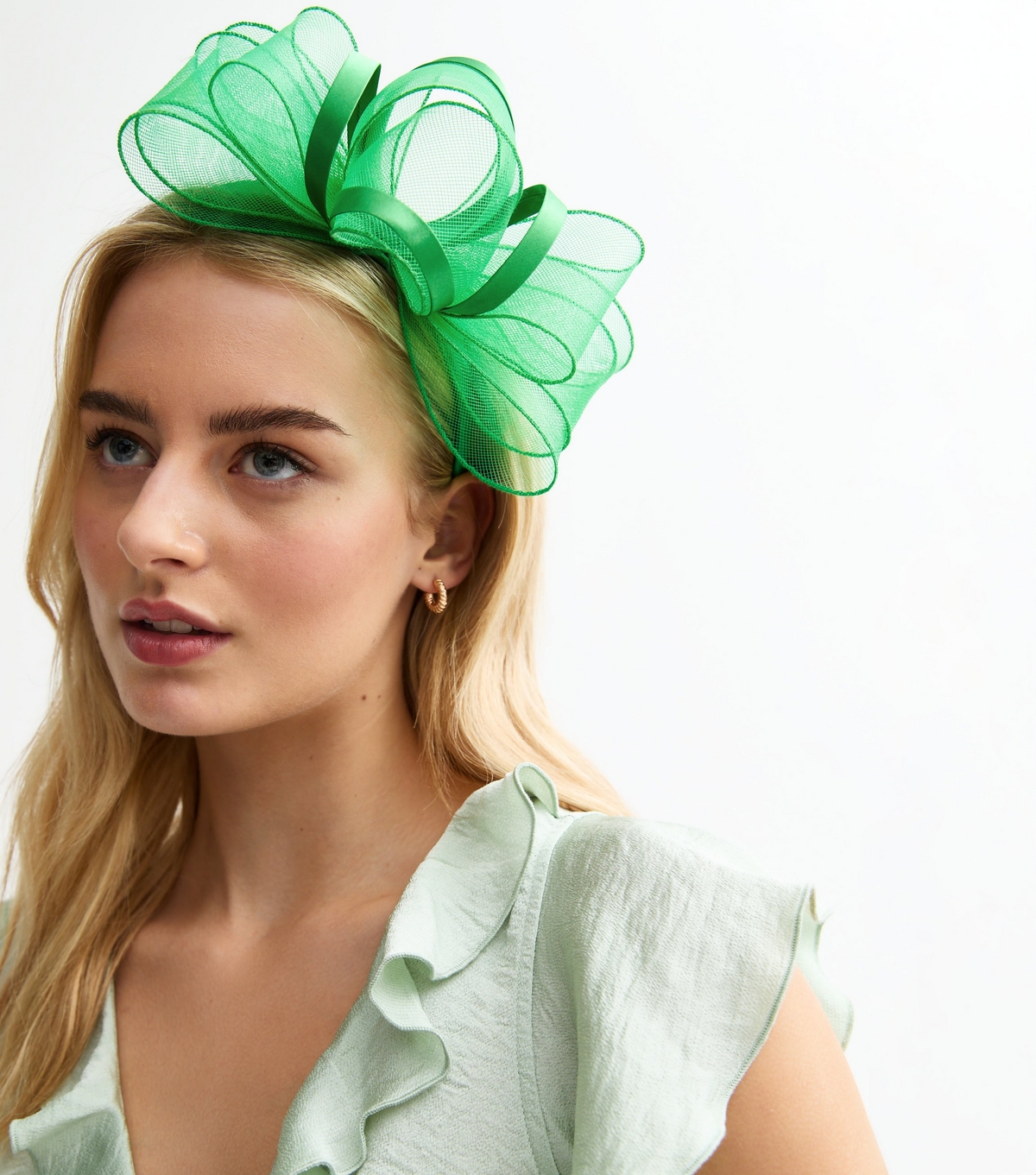Green Mesh Bow Fascinator New Look