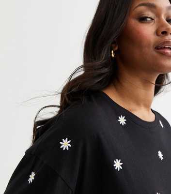 Curves Black Daisy Embroidered T-Shirt