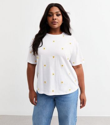 curves-white-daisy-embroidered