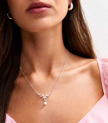 Silver Tone Cubic Zirconia Leaf Centre Faux Pearl Drop Necklace