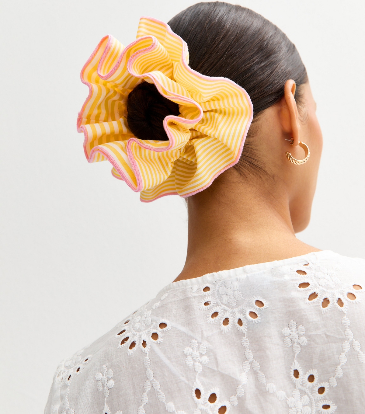 Yellow Stripe Print Contrast Trim Frill Scrunchie New Look