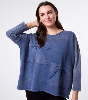 Blue Vanilla Blue Bow Appliqued Sweatshirt