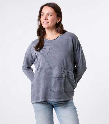 Blue Vanilla Grey Bow Appliqued Sweatshirt