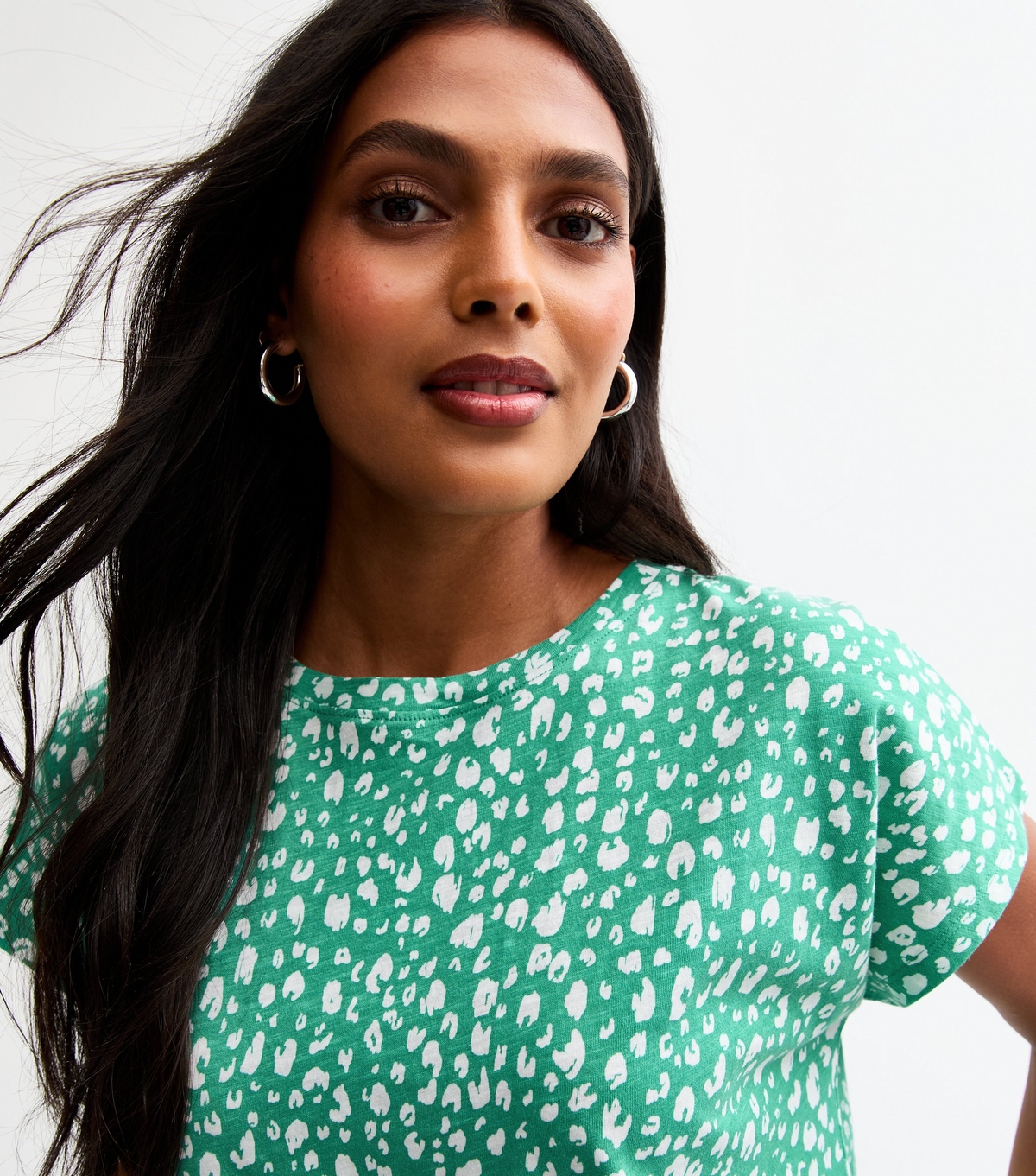 Women's Green Abstract Print T-Shirt New Look