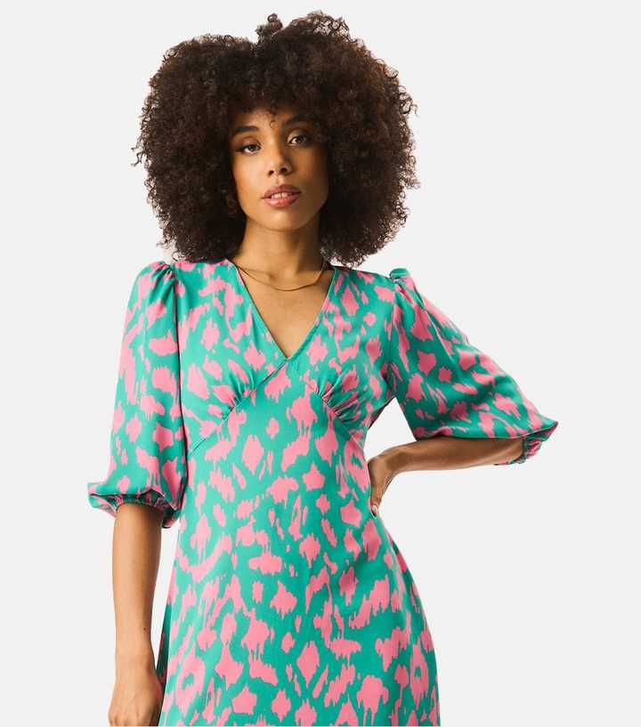 green and pink leopard print dress A1 Logics Green And Pink Leopard Print Dress This Fall, The Runway Roars  With Untamed Energy;