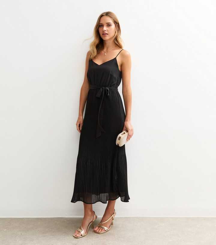 Gini London Black Pleated Midi Dress