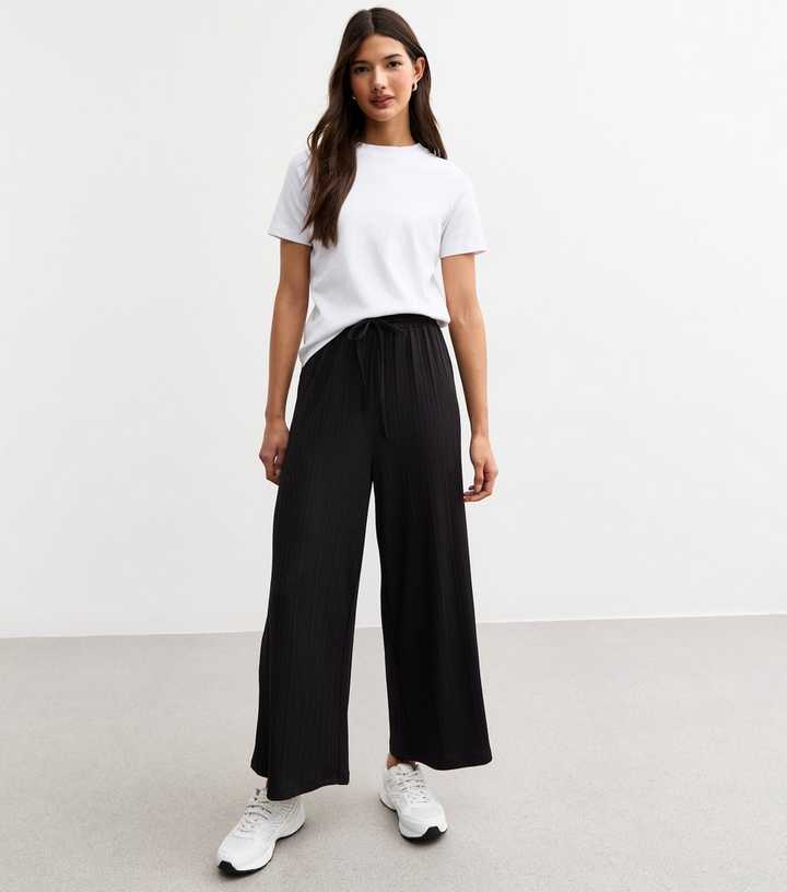 Black Plisse Cropped Wide Leg Trousers