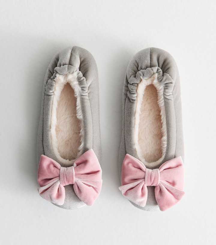 Grey Velvet Bow Appliqued Ballerina Slippers