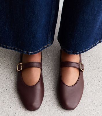 Round Toe Belt Buckle Flat Designer Shoes Woman Soft Leather Ballet Flats Women Light Comfortable Women Loafers Red Ballerinas