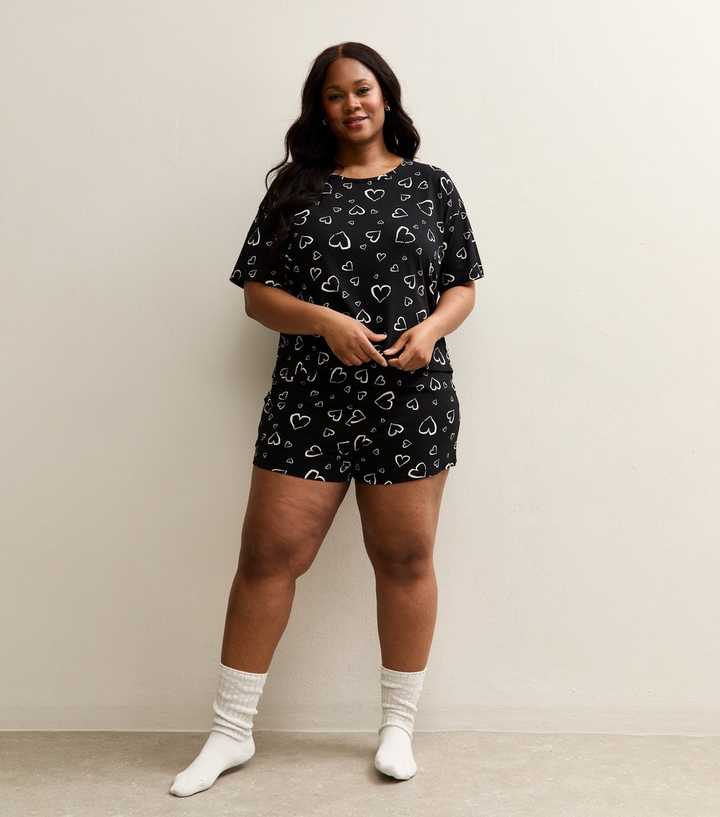 Curves Black Sketch Heart Print T-Shirt and Shorts Pyjama Set