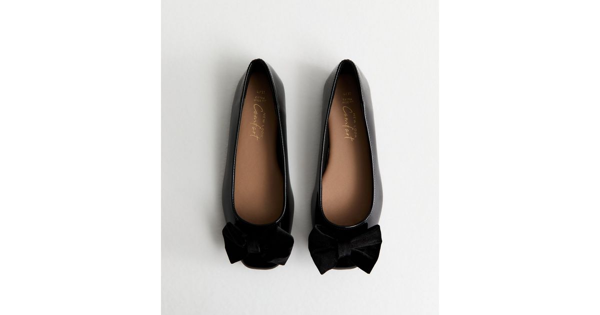 Extra Wide Fit Black Bow Front Faux Patent Ballerina Flats | New Look