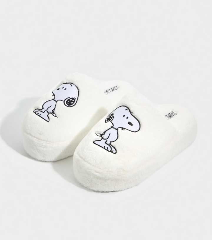 Skinnydip White Embroidered Snoopy Slippers
