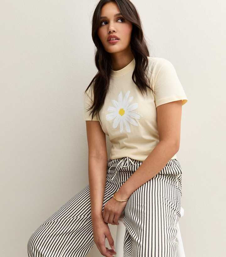 Yellow Daisy Print T-Shirt