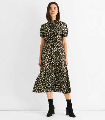 Gini London Mid Green Leopard Print Midi Dress