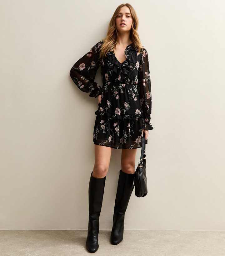https://media2.newlookassets.com/i/newlook/939340509/womens/clothing/dresses/black-floral-chiffon-mini-dress.jpg?qlt=50&strip=true&w=720