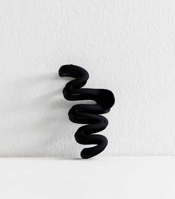 Black Matte Wiggly Hair Claw Clip