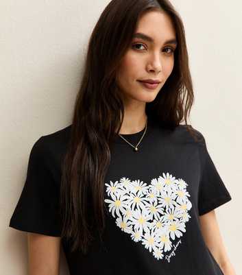 Black Daisy Heart Print T-Shirt